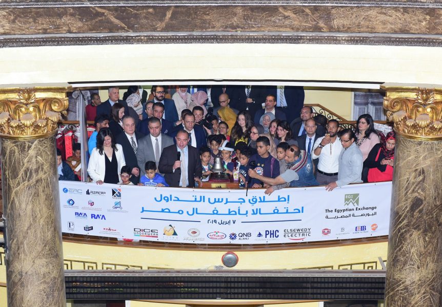The-Egyptian-Exchange-Chairman-and-Dr-Ali-Gomaa-Ri_d1c24e1527249405081800b6b01b844c