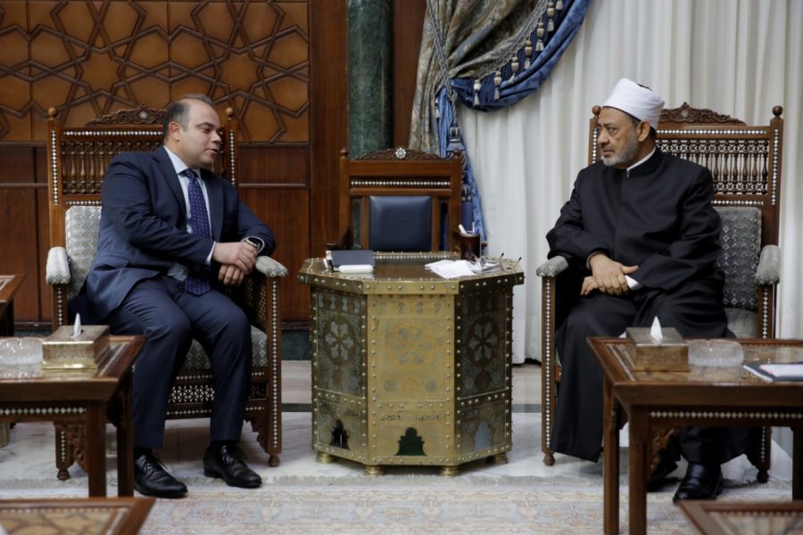The-Grand-Imam-of-Al-Azhar-Meets-with-the-Egyptian